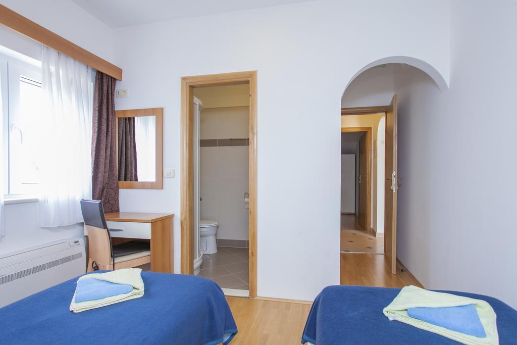 Apartments Villa Maris Lumbarda Habitación foto